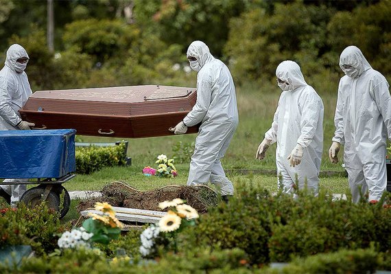 Brasil bate marca de 3 mil mortos por Covid-19 por dia na média móvel