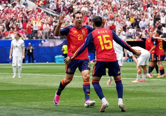 Espanha encerra jejum e volta a vencer jogo eliminatório em Copas