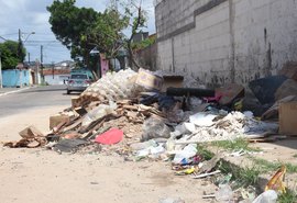 Moradores do Jacintinho sofrem com ponto crônico de descarte de lixo