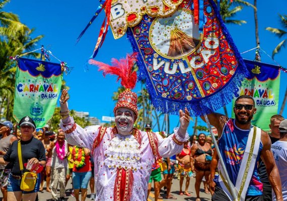 Prévias carnavalescas mantêm Maceió em clima de festa neste fim de semana