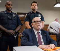 Harvey Weinstein pega 15 anos de prisão por crime sexual de 2006 em NY