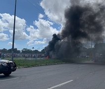 Manifestantes fecham rodovia em Rio Largo e reivindicam posse de Aeroporto Zumbi dos Palmares