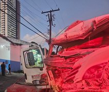 Engavetamento na Levada deixa 3 pessoas presas às ferragens em Maceió
