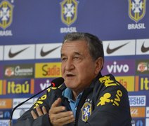 Técnico do tetra, Parreira apresenta melhora, mas segue na UTI