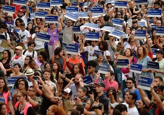 Protesto distribui mil placas com nome de Marielle Franco