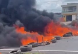 Moradores do Rio Largo bloqueiam rodovia em protesto contra a falta de água