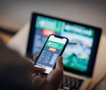 Pesquisa aponta que 29% dos brasileiros apostam em bets online