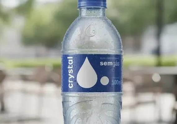 Anvisa suspende lote de água Crystal após detectar bactéria
