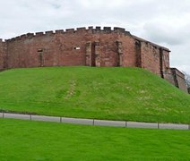 Muro medieval de 800 anos é descoberto sob Castelo de Chester