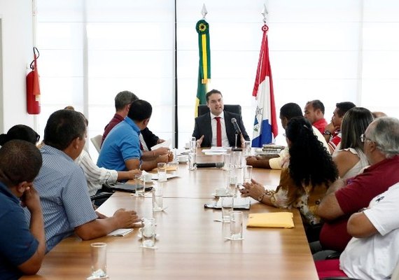 Renan anuncia prorrogação de concursos públicos vigentes