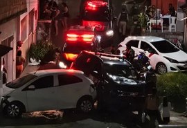 Viatura da PM colide em perseguição no Jacintinho