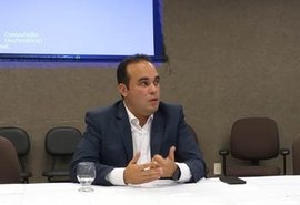 Queria viver no Instagram oficial do governador, ironiza Davi Maia durante coletiva