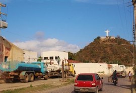 Caminhões-pipa: Prefeitura abastece cisternas rurais com 118 carradas de água