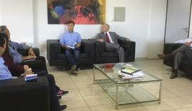 Conselheiro do TCE-AL participa de reunião na Paraíba