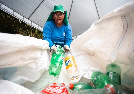 Cooperativas e associações de catadores receberão R$300 mi em incentivos tributários