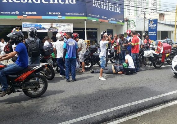 Motociclista vai a óbito após colisão com caminhão na Av. Fernandes Lima