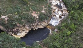 Deslizamento de pedra atinge embarcações em Capitólio, Minas Gerais; veja o vídeo