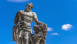 Estátua monumental de 2.400 anos é desenterrada na Turquia