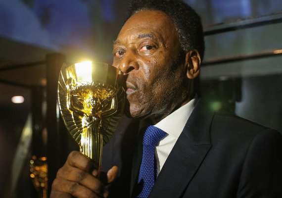 Pelé diz que mal pode esperar para ver a camisa brasileira com seis estrelas