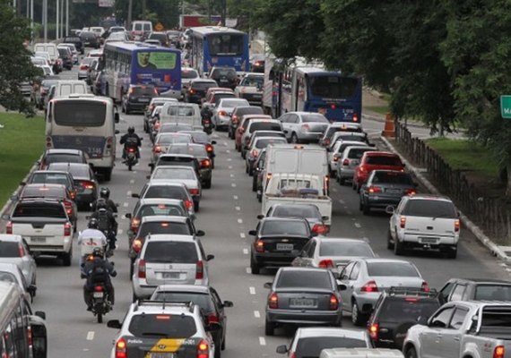 Gasolina e alimentos puxam alta da prévia da inflação em abril