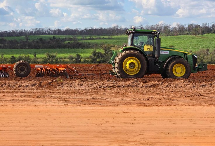Teste com tratores autônomos gera ganhos como redução de consumo de diesel