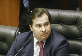Maia defende decisão conjunta sobre prorrogação de auxílio emergencial e pede posição do governo