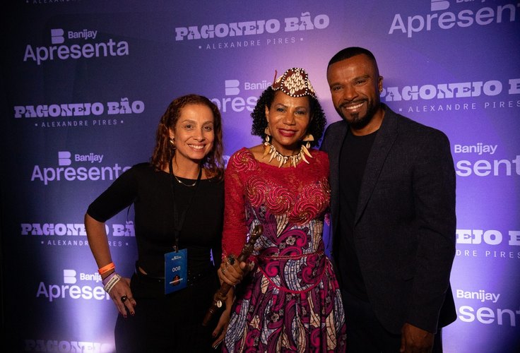 Alexandre Pires recebe a Rainha do Congo em show histórico em Guarulhos