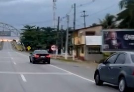Vídeo mostra motorista de BMW fugindo sem prestar socorro após atropelar ciclistas em Marechal Deodoro