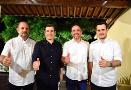 Arthur pede exoneração e família Albuquerque deixa governo de Alagoas