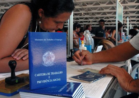 Desemprego cai para 11,9% e tem a menor taxa do ano