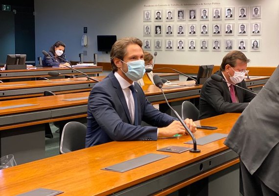 Pedro Vilela vota na redução do preço de gás de cozinha para famílias de baixa renda