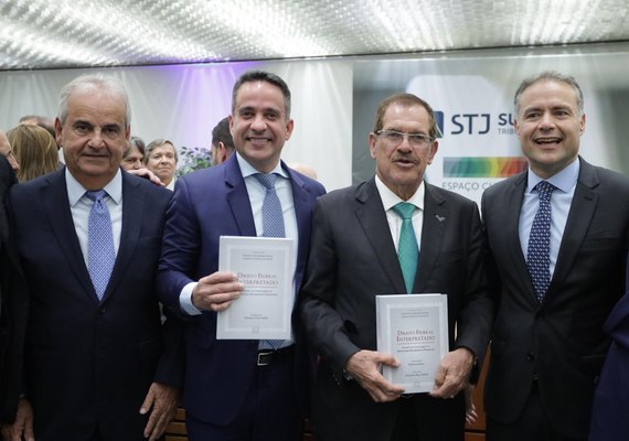 Paulo Dantas participa de lançamento de livro em homenagem ao ministro alagoano do STJ, Humberto Martins