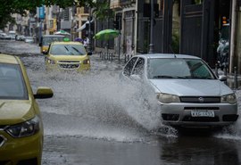 Chuva forte provoca estragos no sudeste do país