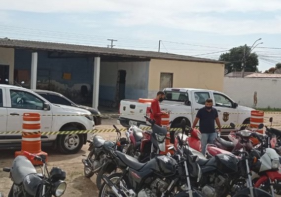 SMTT em Delmiro Gouveia apreende 30 veículos em situações irregulares