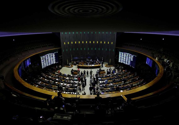 Deputados querem aumento de salário igual ao do Supremo