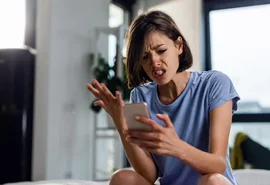 Cyberbullying e exposição nas redes acendem alerta para saúde mental