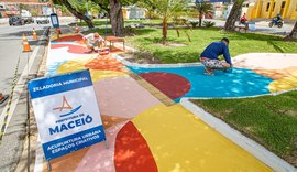 Bomba da Marieta recebe pintura artística após reforma de calçadas e troca de bancos