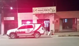 Mulher é encontrada morta dentro de casa após vizinhos sentirem mau cheiro