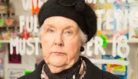 Atriz inglesa Stephanie Cole morre aos 84 anos após batalha contra Alzheimer