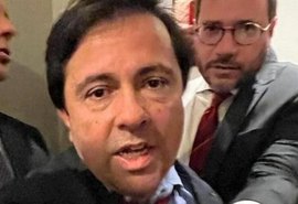 Secretário é exonerado por ir de penetra a festa