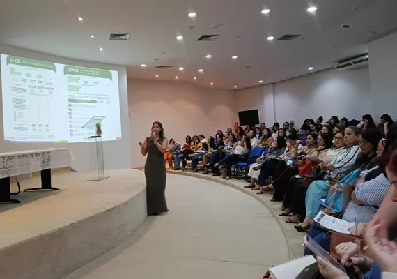 Oficina capacita profissionais para atendimento a idosos com demência em Maceió
