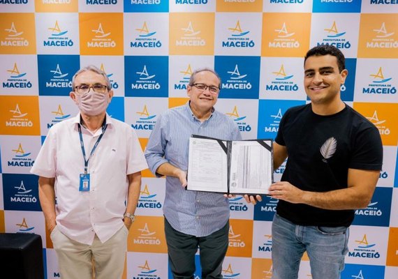 JHC entrega alvará ao Grupo Mateus para gerar 700 empregos em Maceió