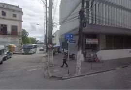 Homem leva choque elétrico em estacionamento na Rua General Hermes