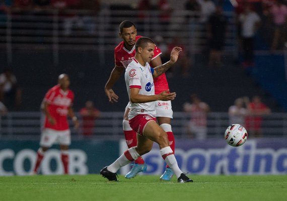 CRB perde de virada pro Náutico em casa e segue no Z4 da Série B