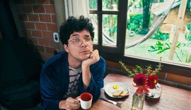 Phill Veras apresenta show intimista em Maceió neste domingo (19)