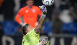 Fábio brilha nos pênaltis e coloca Fluminense nas quartas da Libertadores
