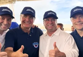 Com apoio indefinido, Luciano sobe no palanque com Paulo e Renan Filho