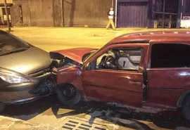 Mulher é arrastada presa a carro por 1 km e morre; condutor do veículo só parou após colidir com outro automóvel