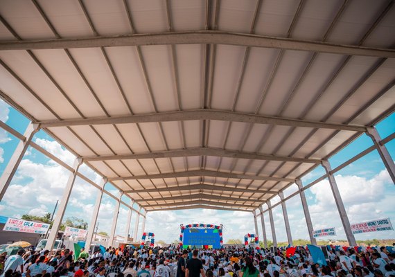 Centenas de agricultores marcam presença em inauguração de fábrica de leite em pó da CPLA