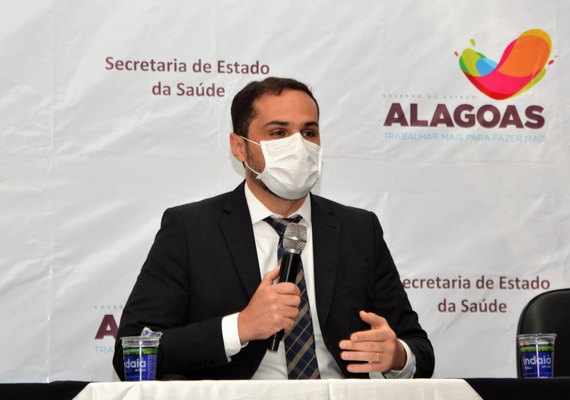 Previsão é vacinar todos com mais de 40 anos até o fim deste mês, diz Alexandre Ayres
